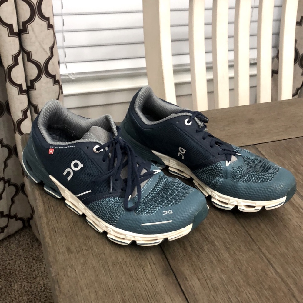 On Cloud Shoes Women’s Size 8